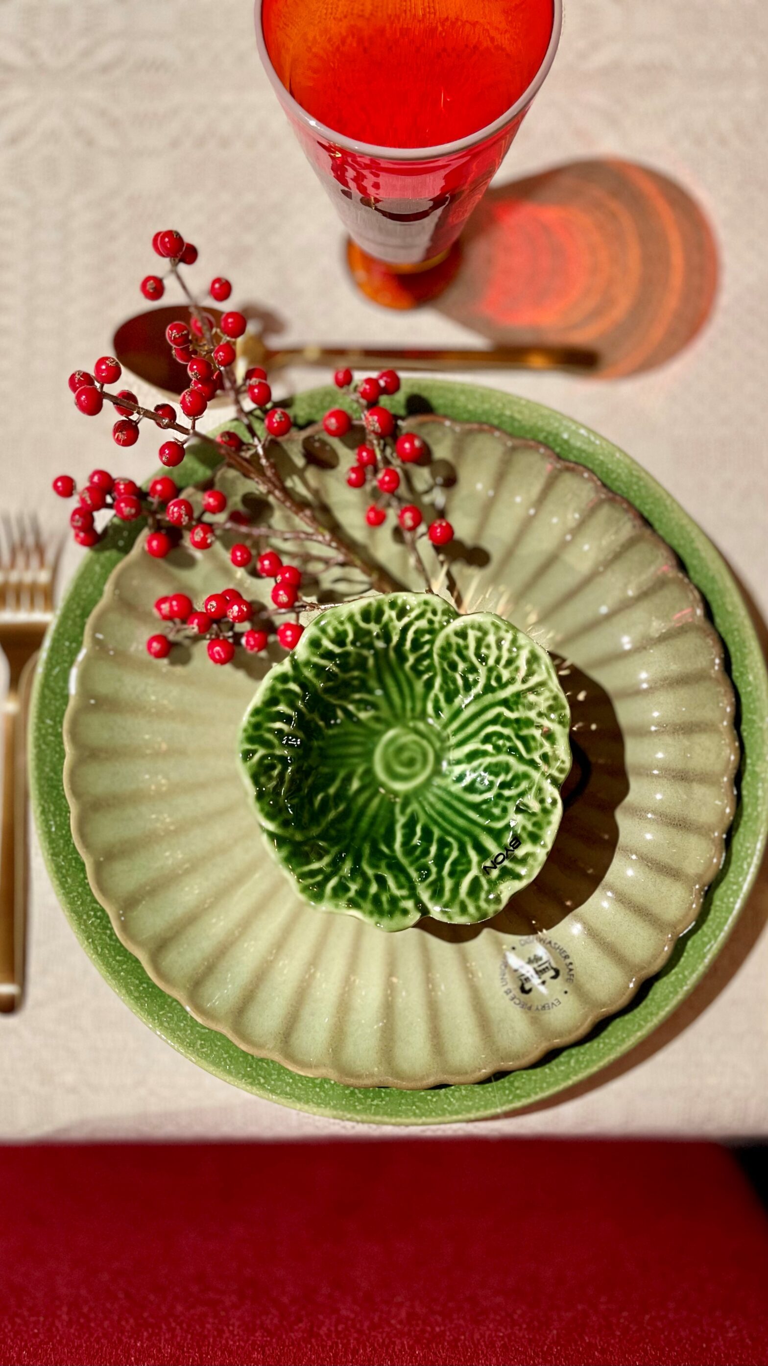 Grönt posrlin Miljögården Byon Affari julporslin juldukning julservis julbord